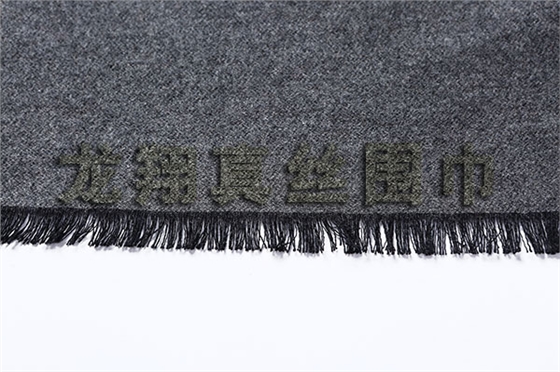 真絲圍巾平鋪圖