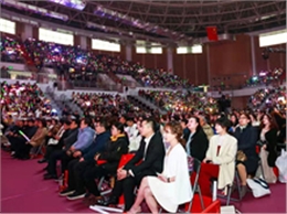 龍翔為董欣集團定制年會羊毛圍巾禮品