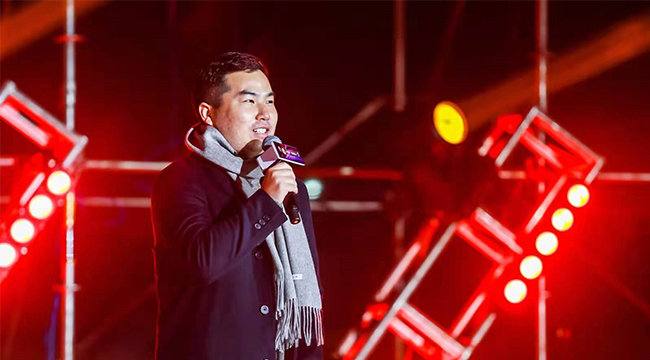 羊毛圍巾現場佩戴