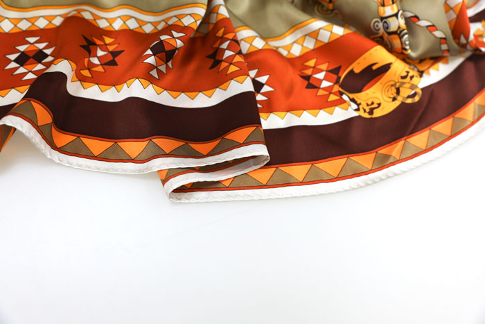 金裝車架絲巾細節圖