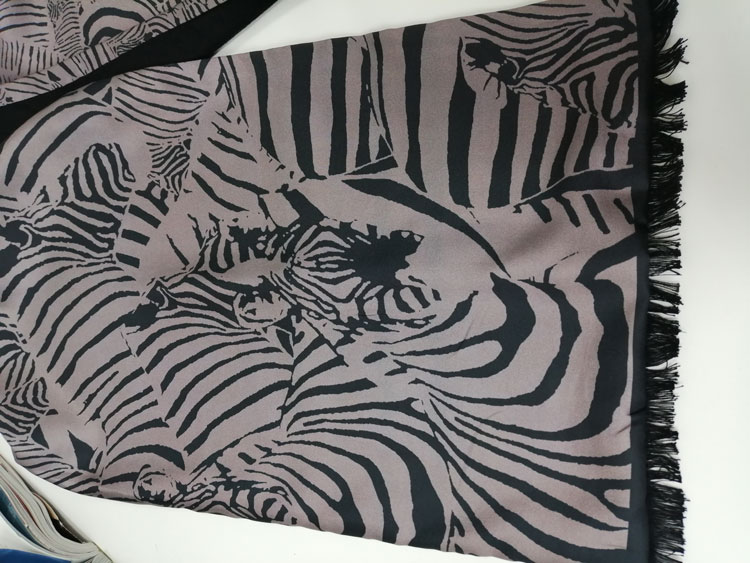 經典斑馬圍巾細節圖 經典斑馬圍巾細節圖