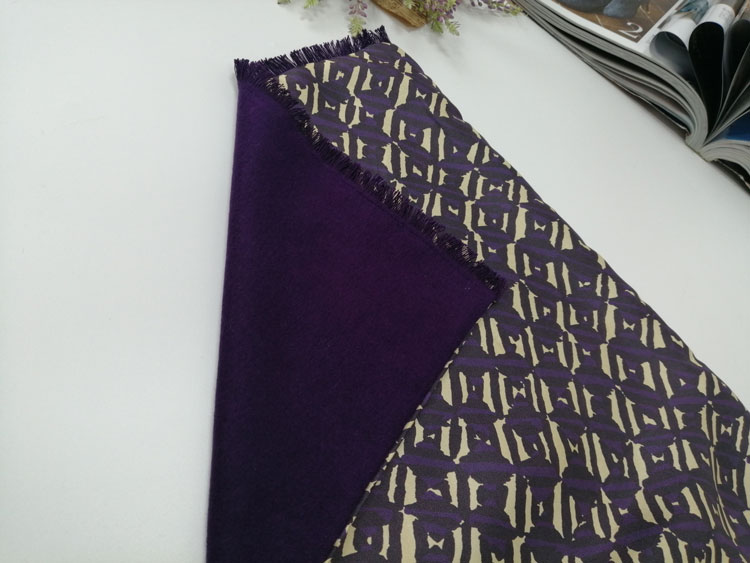 儒雅氣質男士圍巾細節圖 儒雅氣質男士圍巾細節圖