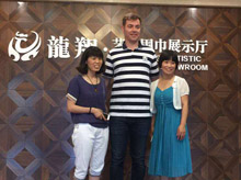 德國客戶到訪龍翔定制純棉圍巾