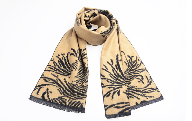 抱枕毯子兩用,拉舍爾毛毯和羊毛毯哪個好 羊毛毯圖